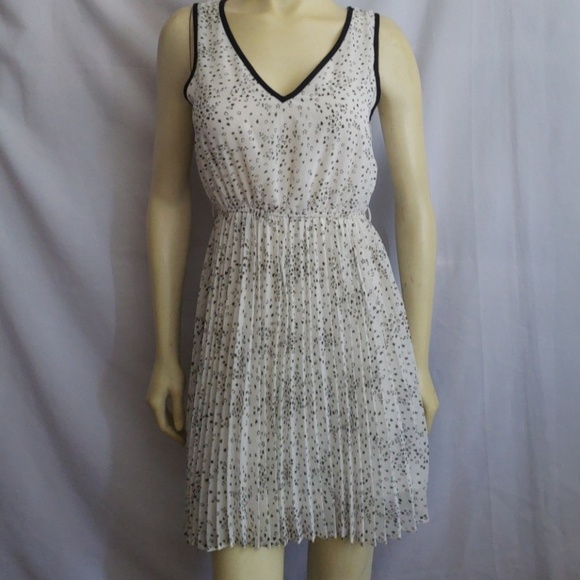 Guess Dresses & Skirts - NEW GUESS WOMENS BLACK AND WHITE DRESS SZ M